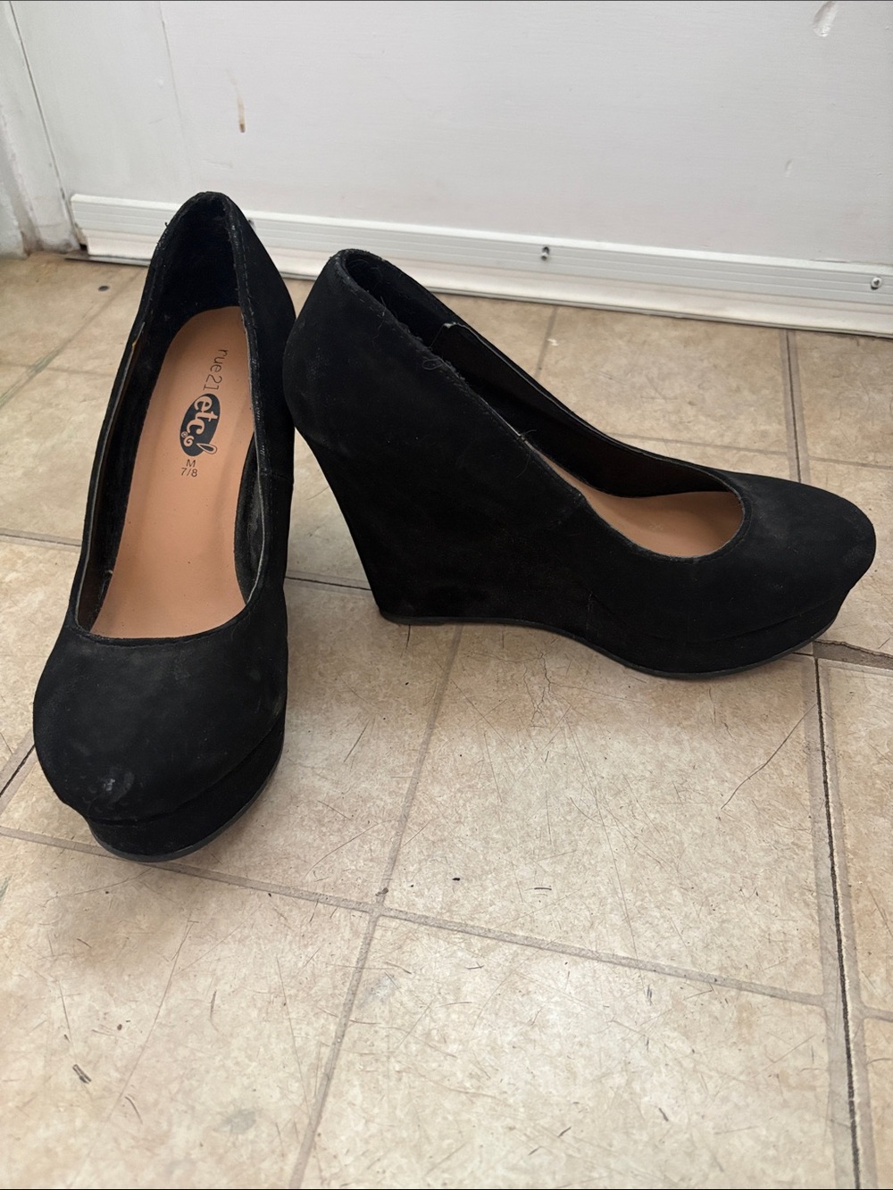 Black wedge heel